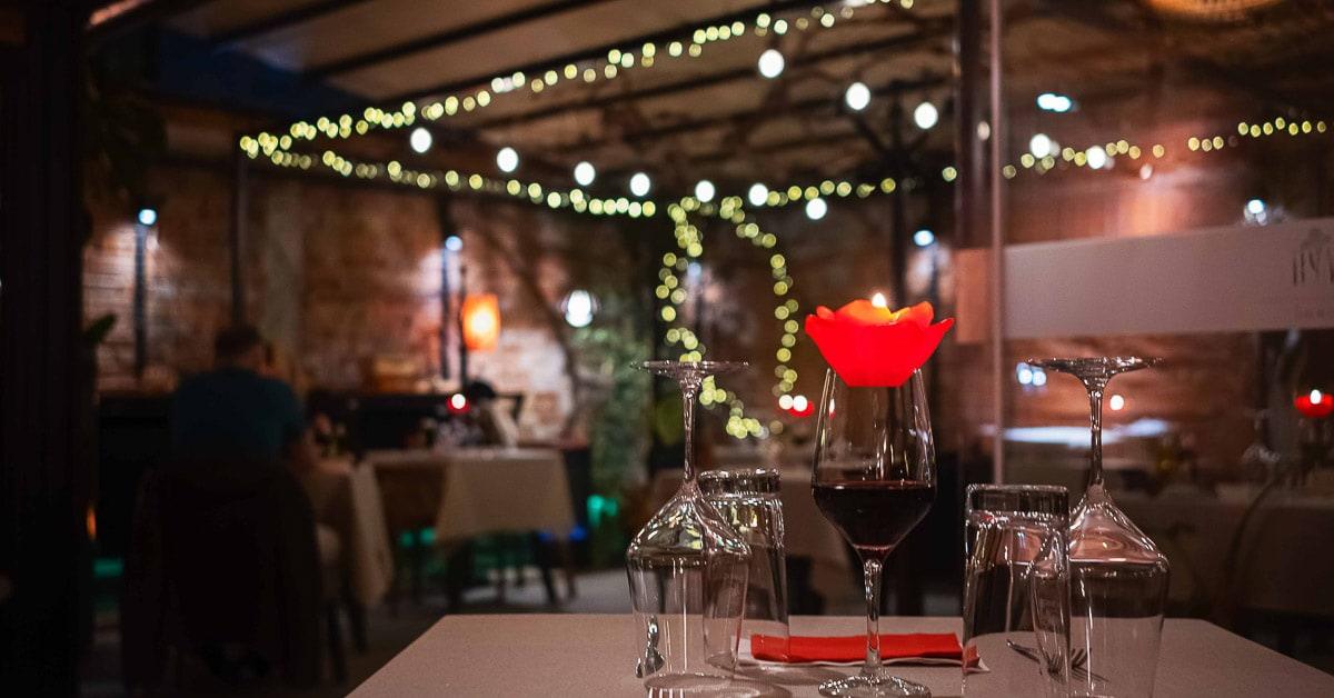 String lights above the tables in the garden